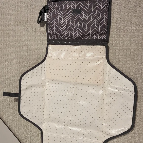 Skip Hop Portable Changing Pad - Picture 3 of 4